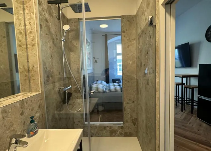 Industrial Schlossberg * Λιντς